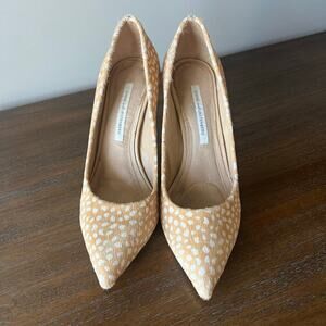 Diane Von Furstenberg Woman’s Calf Hair Tan White Animal Print Pumps- Size 8M